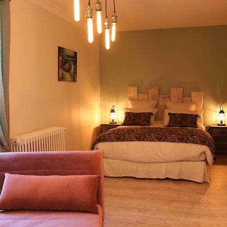 Bed and Breakfast Logis de Pierre Levée Bessines Esterno foto